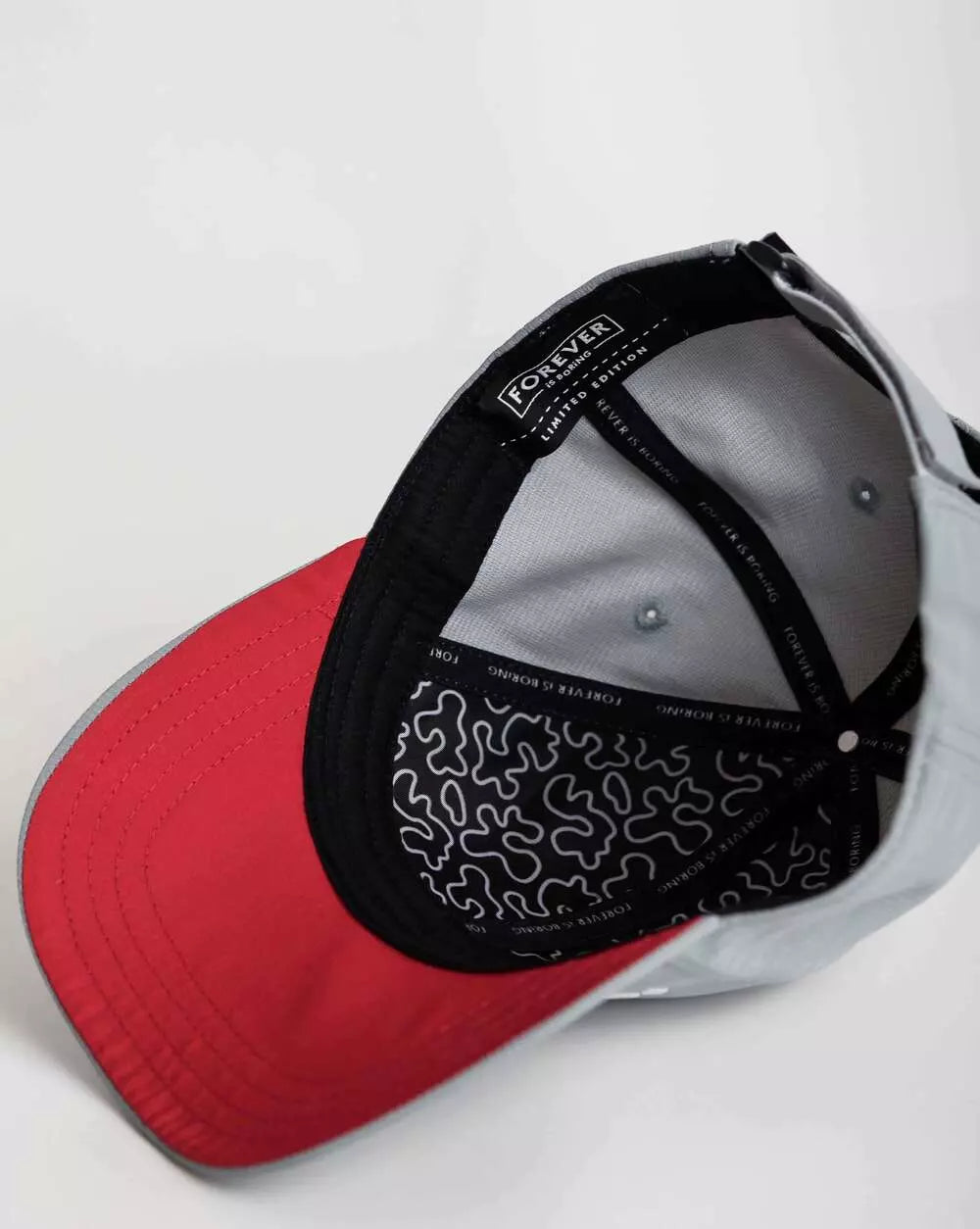 Cap FIB Grey Grid with exclusive POP pattern inside in tones of black and white.